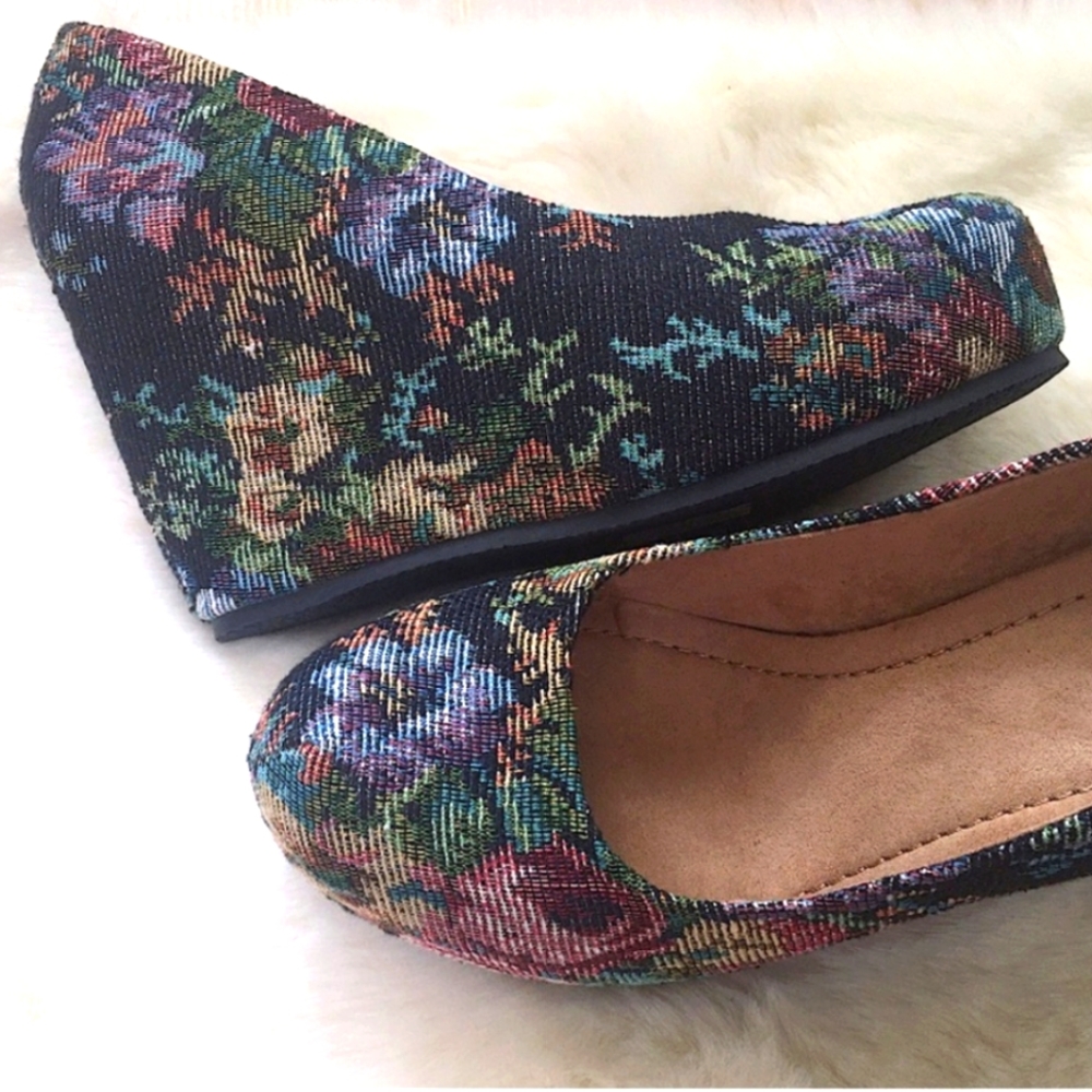 New Aldo Tapestry Wedges